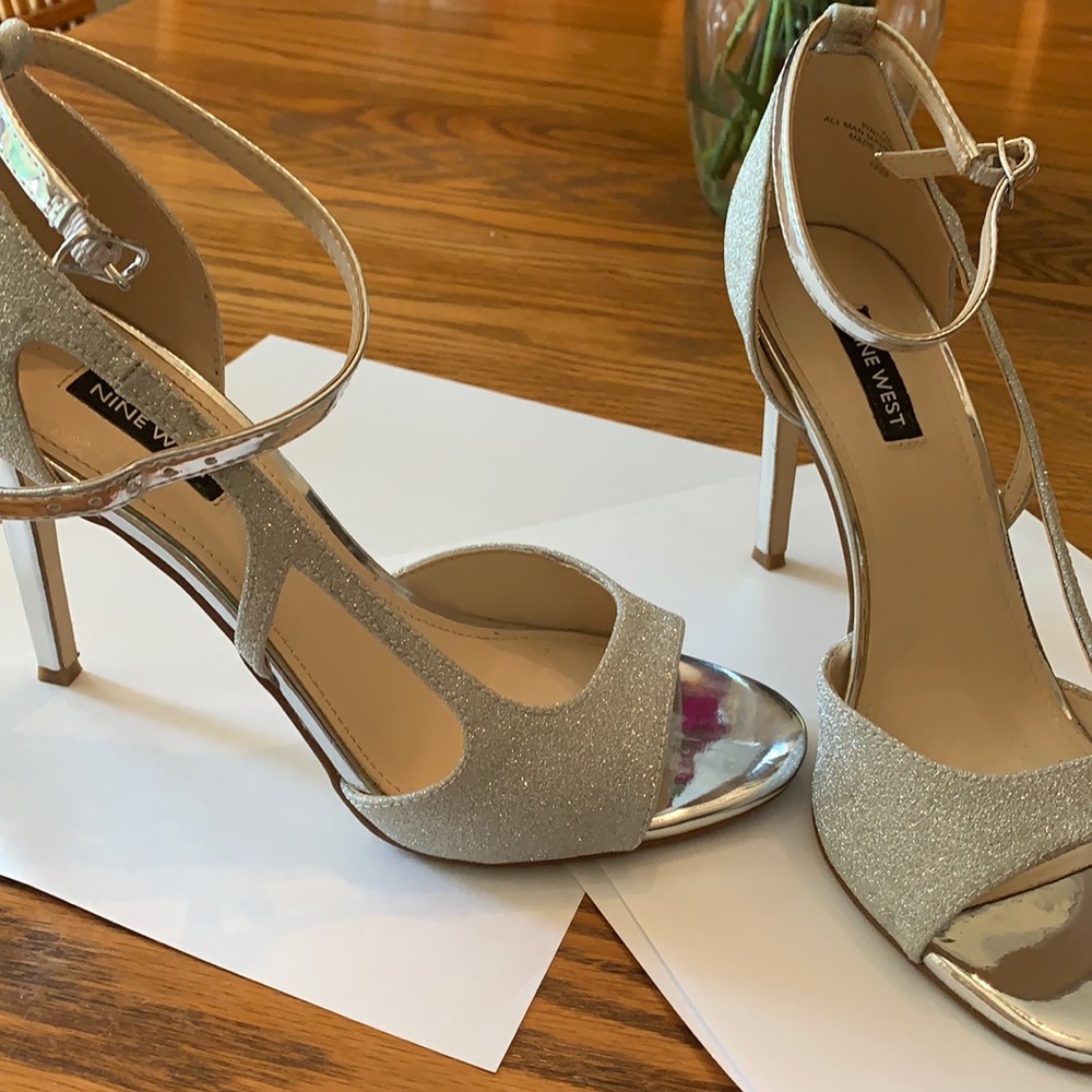 Nine West opentoe Sandal Silver 4 in dance heel .